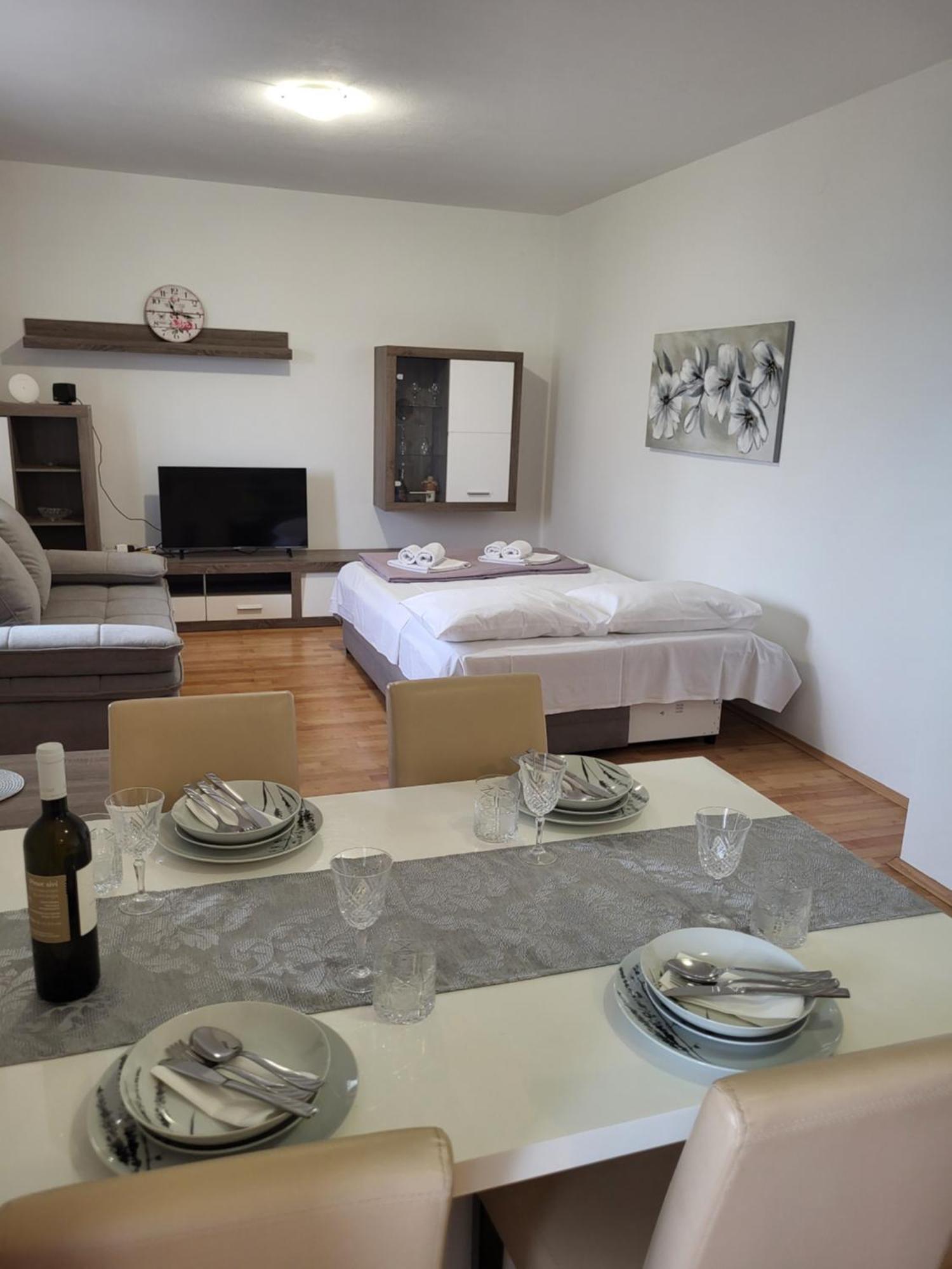 Apartmani Goga ستاريغغاد باكلينتسا المظهر الخارجي الصورة